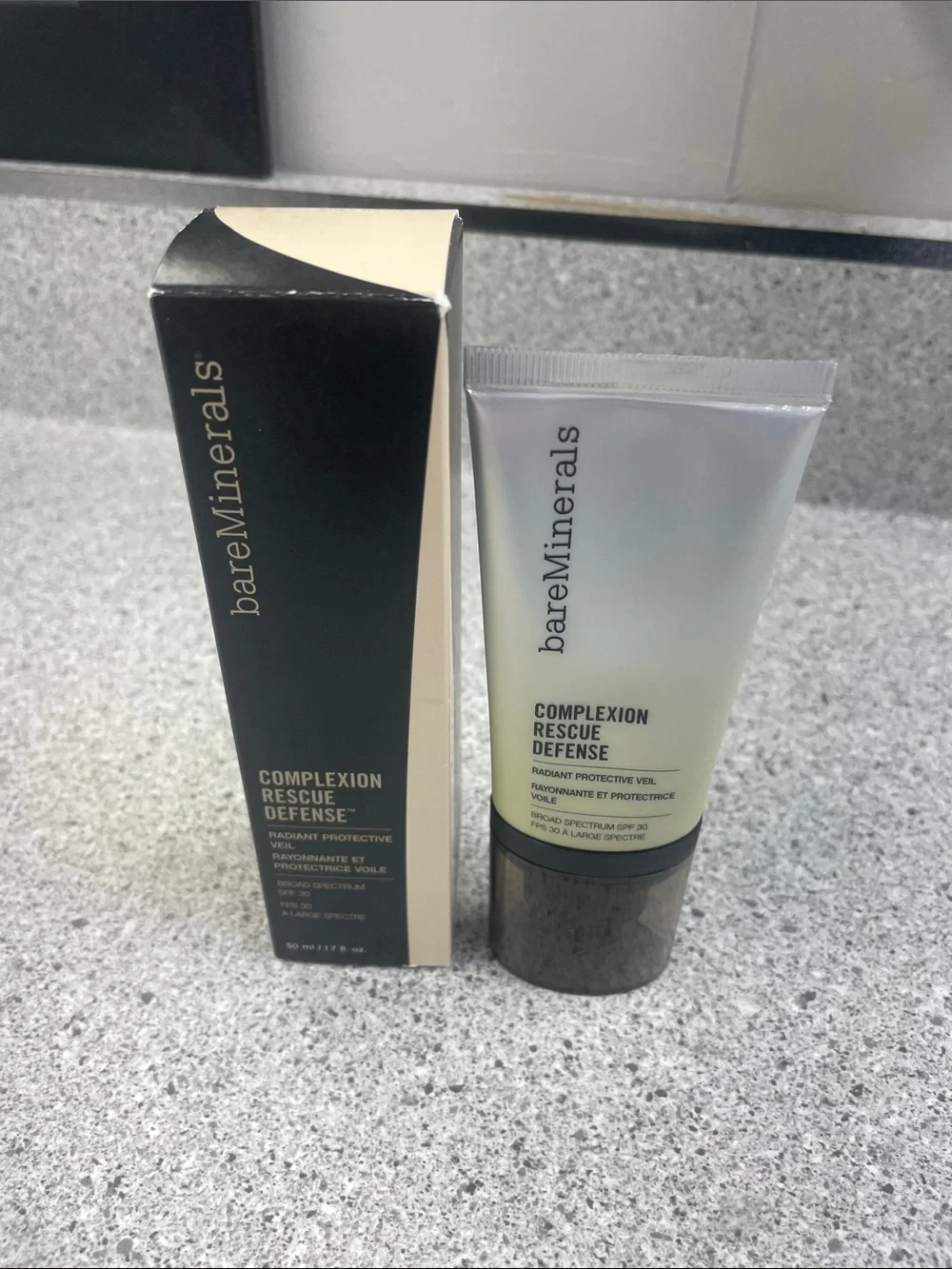 bareMinerals Complexion Rescue Defense Radiant Veil - soft Radiance is color in